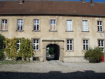 Durchgang zum Innenhof des Klosters