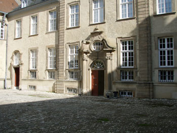 Portal im Ehrenhof (Eingang zum Museum)