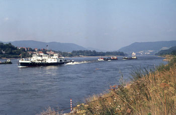 Dampferfahrt auf der Donau von Melk nach Wien