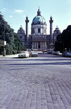 Karlskirche bei Tag